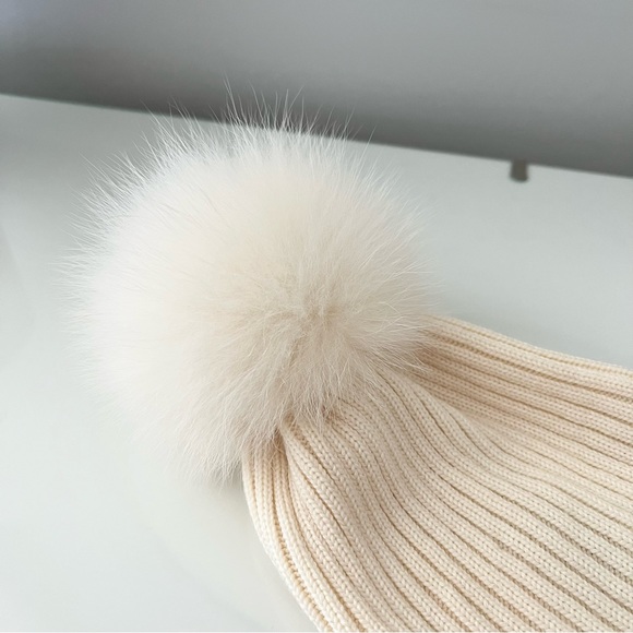 Moncler beanie with matching pom pom silk white - girl size L - Picture 3 of 8